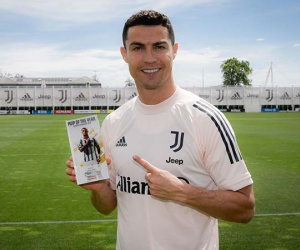 Ronaldo đi vào lịch sử bóng đá Italia với giải thưởng Paolo Rossi