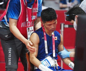 Bị đánh đến mức phải ngồi xe lăn, võ sĩ chủ nhà Nhật Bản vẫn bất ngờ giành huy chương Olympic