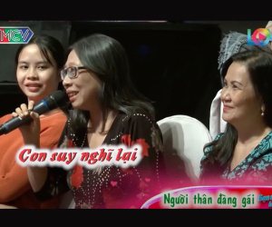 Mẹ cô gái thẳng thừng chê 'bà thông gia' trên sân khấu, khuyên con gái không bấm nút hẹn hò