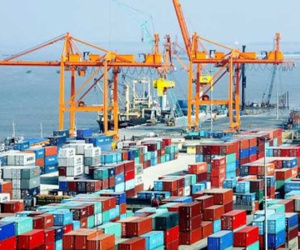 Cước vận tải biển tăng vọt: Kẻ khóc người cười