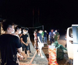 Bắt 2 đối tượng vận chuyển nửa tấn pháo hoa nổ