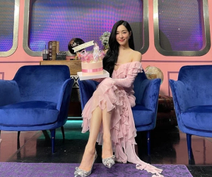 Tiffany (SNSD) diện váy 'nùi giẻ', đeo túi hiệu như đi chợ nhưng body căng đét ở tuổi 32 khiến netizen đứng hình