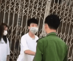 Chở bạn gái ra đường trong thời gian giãn cách, thanh niên chửi bới, lớn tiếng chống đối: 'Cho mang xe về đấy, cháu thích thì cháu lên phường lấy'