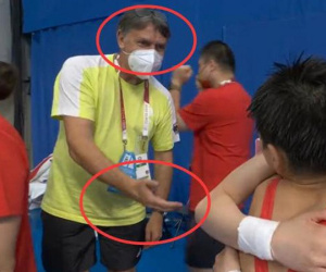 'Thần đồng' Trung Quốc đoạt HCV siêu ngoạn mục khiến HLV đối thủ phải 3 lần xin bắt tay
