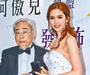 Vị tỷ phú xuất thân máu mặt, có 2 vợ 1000 người tình: Liên tục lao vào cuộc yêu với những mỹ nhân tuổi 'cháu gái' và điều đáng buồn sau khi qua đời!