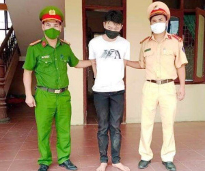 Bắt nam sinh lớp 12 đến nhà bạn đâm gục hai mẹ con trong đêm