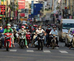 Những hình ảnh đối lập trước và sau 18h ở TP.HCM