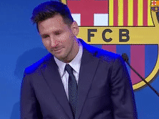 Messi khóc nức nở ngay khi bước vào buổi họp báo chia tay Barcelona