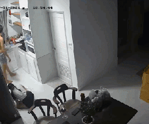 Video: Bình gas phát nổ kinh hoàng khi cặp đôi đang nấu ăn