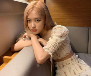 Soi style váy vóc của 5 sao Hàn dân tình muốn đi du lịch cùng nhất: Suzy đơn giản đậm chất bạn gái, Jennie sexy hết nấc, Jisoo cá tính bất ngờ