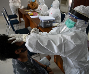 Chuyên gia dịch tễ cảnh báo 'siêu biến thể' Covid-19 kháng vaccine
