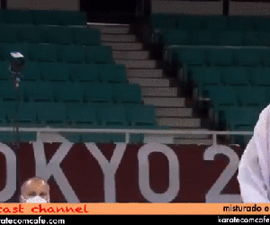 Hi hữu: Bị đá vào cổ đến bất tỉnh, võ sĩ karate vẫn được trao HCV tại Olympic Tokyo