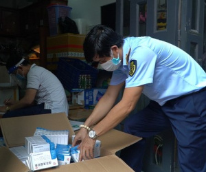 TP.HCM: Phát hiện lô thuốc tân dược 'Liên hoa thanh ôn' nhập lậu trị giá gần 200 triệu đồng.