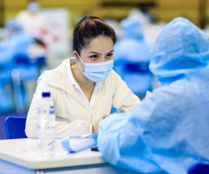 Bộ trưởng Bộ Y tế: Phải chủ động khi lượng vaccine COVID-19 về dồn dập dịp cuối năm