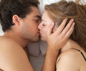 Sau những 'nỗ lực trên giường', đàn ông chỉ muốn lao ngay vào giấc ngủ còn chị em tràn đầy sinh lực, vì sao vậy?