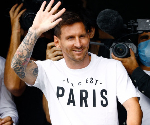 Gia nhập PSG, Messi được hộ tống như lãnh đạo cấp cao: 3 xe Mercedes giống hệt nhau, cả dàn phân khối lớn dẫn đường