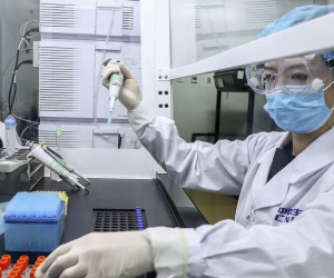 Trung Quốc gấp rút thử nghiệm tiêm trộn Sinovac và 1 loại vắc xin Mỹ công nghệ mới: Kì vọng đột phá