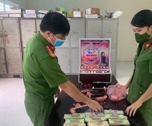 Bắt hàng chục đối tượng đánh bạc giữa mùa dịch