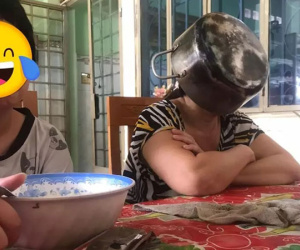 Cười đau ruột với màn cãi cọ, giận dỗi như thanh niên đôi mươi của phụ huynh, mẹ úp cả cái nồi vào mặt 'ép' bố phải chủ động làm hòa