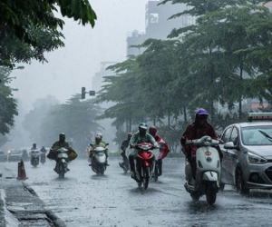 Bắc Bộ và Nam Bộ có mưa to đến rất to, đề phòng lốc, sét và gió giật mạnh