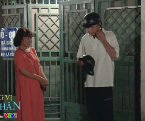 Hương vị tình thân phần 2 tập 13: Bà Bích 'thả thính' ông Sinh, Dũng vừa nhìn đã định tán tỉnh Diệp dao kéo