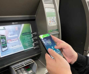 Hàng loạt ngân hàng miễn phí, giảm phí chuyển tiền online, rút tiền ATM, mức cụ thể ra sao?