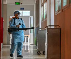 Bộ Y tế: Tuyệt đối không phun khử khuẩn lên người nhân viên y tế, bệnh nhân
