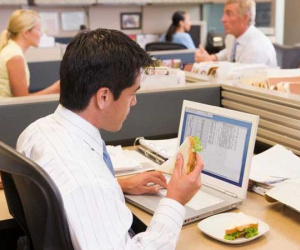 5 thói quen phổ biến nhưng gây tổn hại sức khoẻ nhiều người mắc phải