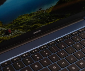 Realme Book lộ ảnh thực tế: Thiết kế giống MacBook Air, ra mắt ngày 18/8