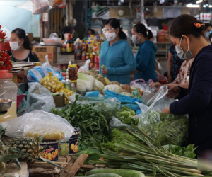 Trước giờ G dừng tất cả trong 7 ngày: Thịt đầy sạp, rau tràn hàng