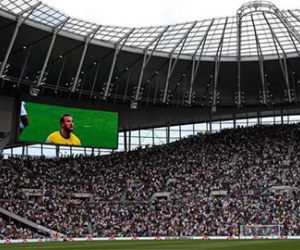 Fan Tottenham gửi câu hỏi đến Kane ở trận Spurs gặp Man City