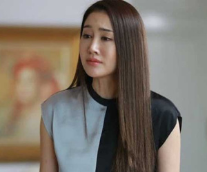 Sau khi mẹ chồng cầm hồ sơ bệnh án của con trai, bà đưa cho tôi 200 triệu rồi buông lời phũ phàng