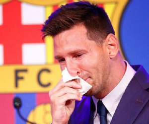 Giấy xì mũi của Messi được bán với giá 1 triệu USD