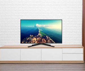 Tivi giảm giá sốc hơn 50%, máy lạnh, máy giặt... đồng loạt giảm sâu