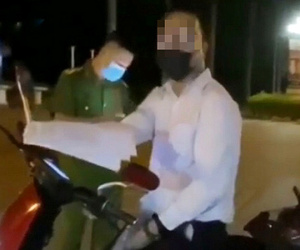 Người đàn ông tự xưng 'tao là tiến sĩ' chửi bới, chống đối cán bộ trực chốt COVID-19 là giám đốc một công ty