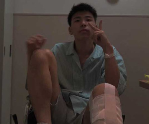 Chàng trai Nhật 6 múi gây bão MXH vì nghị lực phi thường: Bị tai nạn phải cưa chân, trở thành stylist có hơn 900k follow trên TikTok
