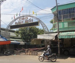 Các tiểu thương chợ đầu mối dương tính SARS-CoV-2 đã đi nhiều nơi