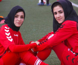 Nữ cầu thủ Afghanistan trốn chạy, rơi nước mắt cầu cứu trong tuyệt vọng