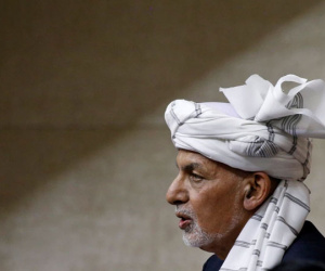 ĐSQ Nga: Tổng thống Ashraf Ghani bỏ trốn với 4 ô tô chở đầy tiền, sang ngay nước sát cạnh Afghanistan