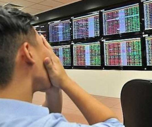 Cổ đông lớn liên tục 'chốt lời', cổ phiếu bất động sản lao dốc