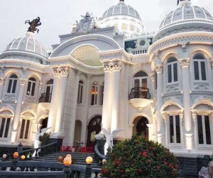'Ngộp thở' trước biệt thự trăm tỷ, lộng lẫy như lâu đài của đại gia Thanh Hóa