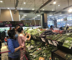 TPHCM: Giá thực phẩm 'hạ nhiệt', siêu thị giải cứu nông sản