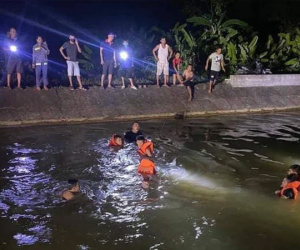 Thấy dép và xe đạp trên bờ, người dân tìm kiếm dưới nước phát hiện 3 thi thể học sinh