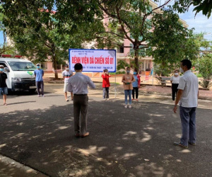 Bệnh nhân COVID-19 viết tâm thư gửi gần 100 người vô tình thành F1: 'Con chắp tay ngàn lần xin lỗi mọi người'