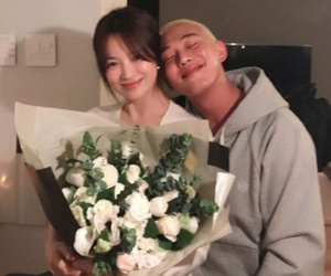 Top 1 Naver: Cả kho ảnh tình tứ của Song Hye Kyo - Yoo Ah In gây bão, truyền thông Hàn đặt dấu hỏi vì sao cả hai không hẹn hò
