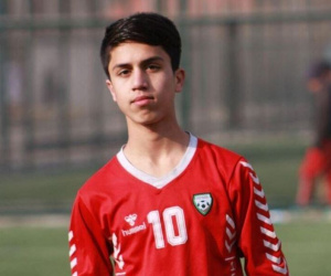 Tài năng bóng đá trẻ Afghanistan tử vong vì bám càng máy bay Mỹ