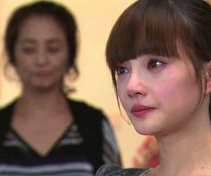Ly hôn vì mẹ chồng quá quắt, ngày chồng cũ đến giúp sửa bóng đèn, vừa nhìn vào màn hình điện thoại của anh, người phụ nữ rơi nước mắt