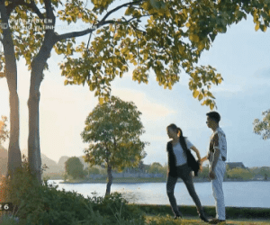 Fan soi 'sạn' Hương vị tình thân: Nam ôm Long thì đi bốt, buông tay lại đi dép lê cực hài, địa điểm cũng thay đổi trong nháy mắt