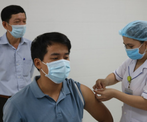 10 tỉnh, thành phố có tốc độ tiêm vắc xin chậm bị 'bêu tên'
