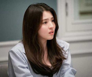 Vừa đòi ly hôn với chồng đại gia, chị gái liền bị mẹ tôi tát cháy má, nhưng rồi bà lại khóc nức nở khi nhìn tờ giấy nhàu nhĩ chị đưa